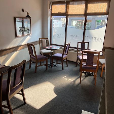 Barley Mow Hotel ポンテフラクト エクステリア 写真