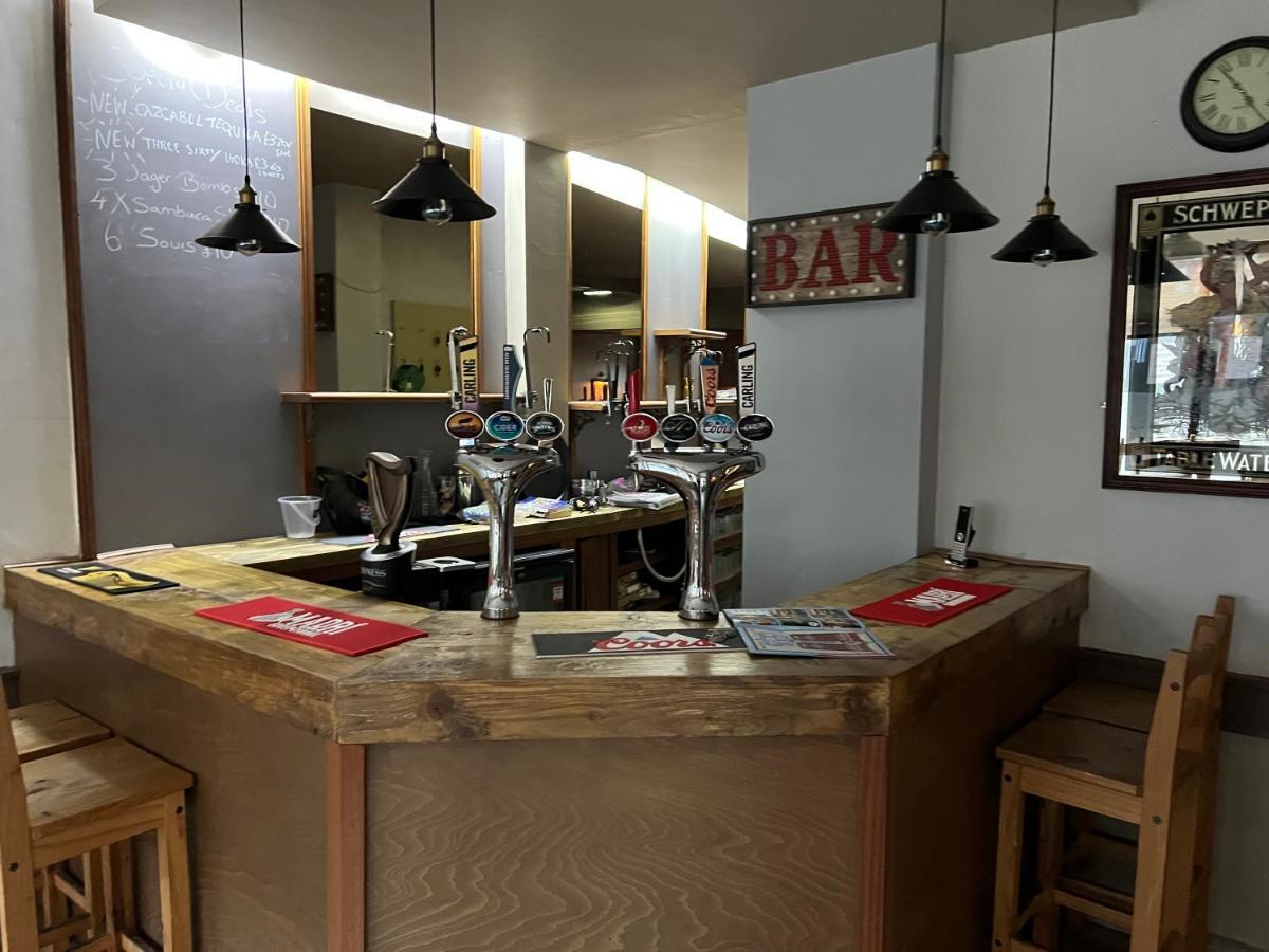 Barley Mow Hotel ポンテフラクト エクステリア 写真