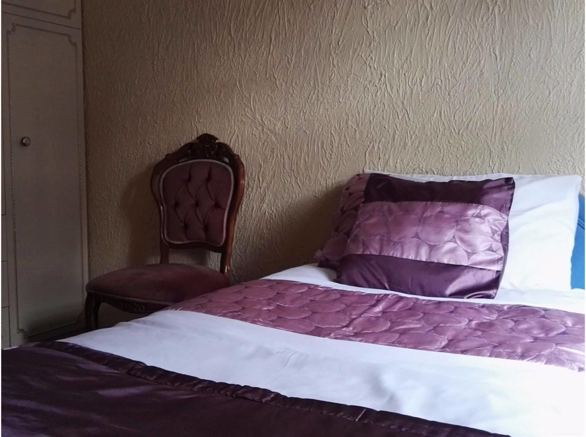 Barley Mow Hotel ポンテフラクト エクステリア 写真