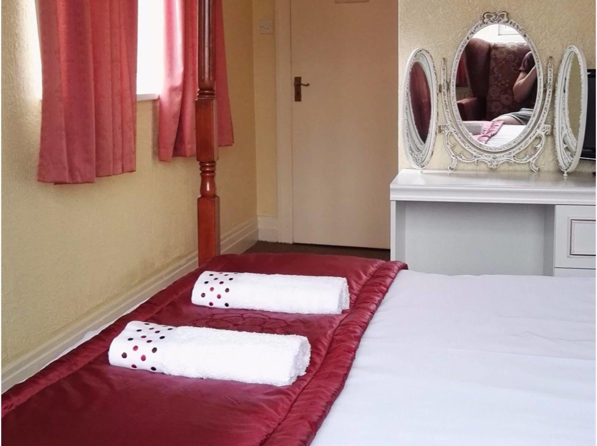 Barley Mow Hotel ポンテフラクト エクステリア 写真
